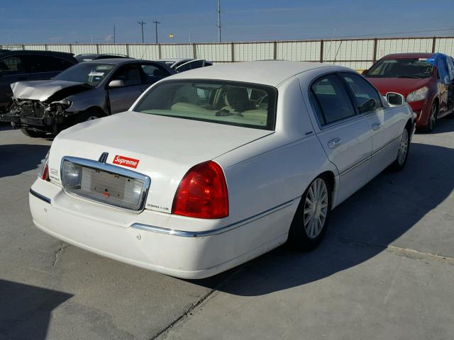 1LNHM81W54Y647604 - 2004 LINCOLN TOWN CAR E WHITE photo 4