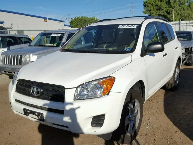 2T3ZF4DV2CW139985 - 2012 TOYOTA RAV4 白色 照片 2