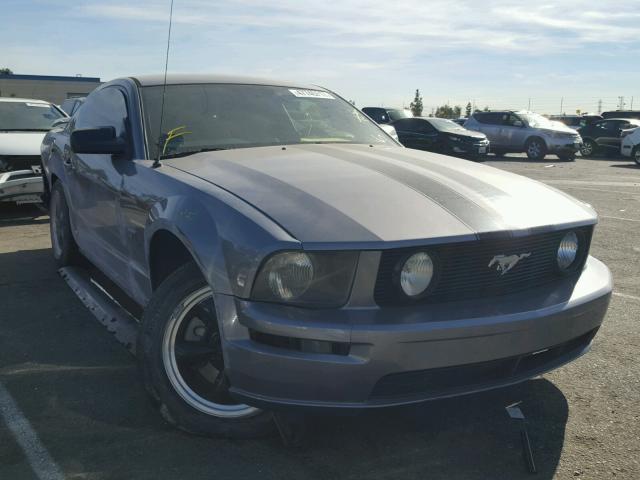 1ZVFT82H565104186 - 2006 FORD MUSTANG GT GRAY photo 1