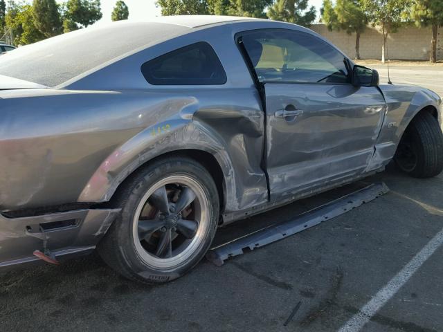 1ZVFT82H565104186 - 2006 FORD MUSTANG GT GRAY photo 9