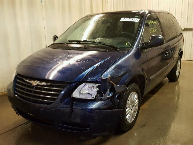 1A4GP45R76B643123 - 2006 CHRYSLER TOWN & COU BLUE photo 2