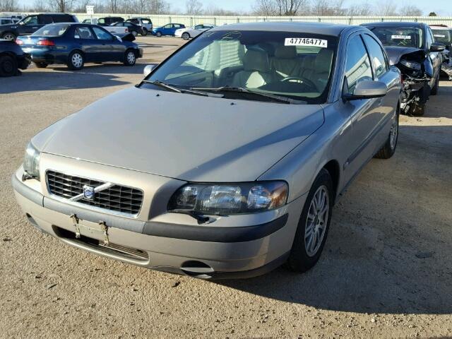 YV1RS61T042340900 - 2004 VOLVO S60 BEIGE photo 2