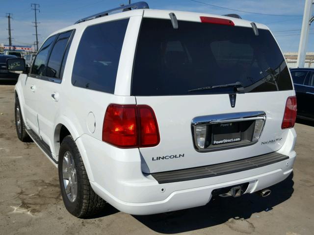 5LMFU27R33LJ19333 - 2003 LINCOLN NAVIGATOR Biały zdjęcie 3