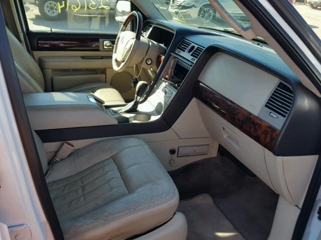 5LMFU27R33LJ19333 - 2003 LINCOLN NAVIGATOR Biały zdjęcie 5