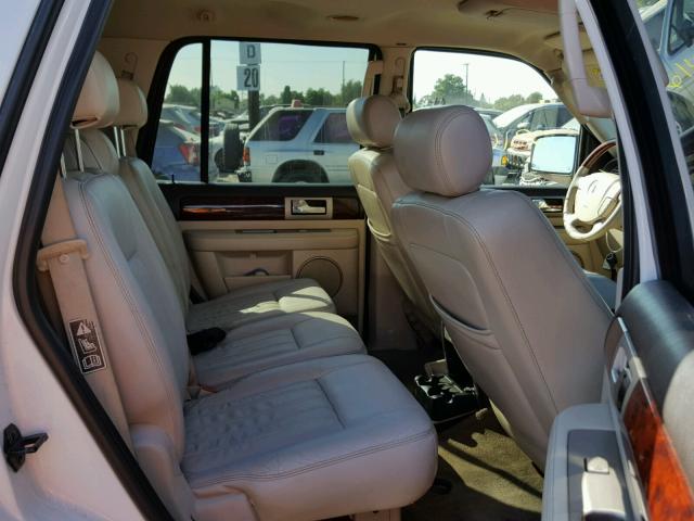 5LMFU27R33LJ19333 - 2003 LINCOLN NAVIGATOR Biały zdjęcie 6