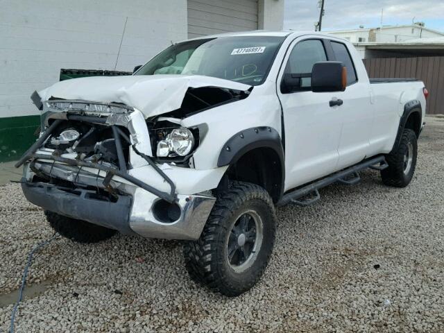 5TFCV54168X006273 - 2008 TOYOTA TUNDRA DOU WHITE photo 2