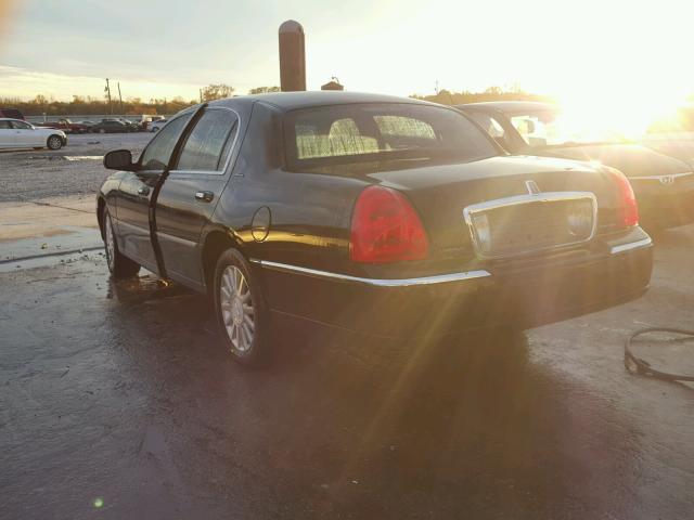 1LNHM83WX4Y677422 - 2004 LINCOLN TOWN CAR U BLACK photo 3