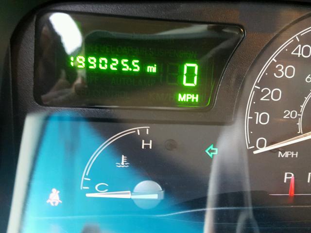 1LNHM83WX4Y677422 - 2004 LINCOLN TOWN CAR U BLACK photo 8