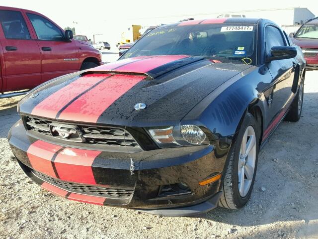 1ZVBP8AM2C5255239 - 2012 FORD MUSTANG BLACK photo 2