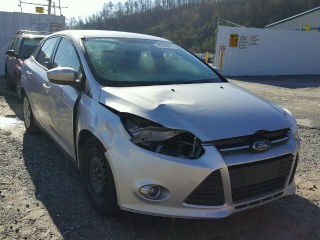 1FAHP3F26CL391138 - 2012 FORD FOCUS SE SILVER photo 1