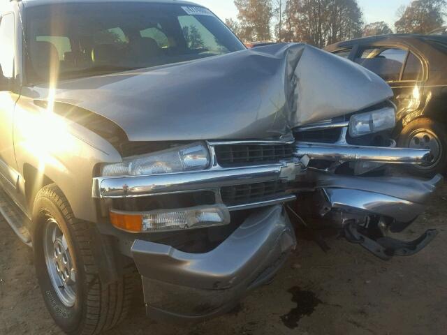 1GNEC16Z32J208354 - 2002 CHEVROLET SUBURBAN C SILVER photo 9