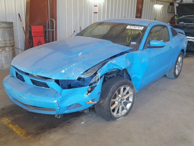 1ZVBP8AN7A5139654 - 2010 FORD MUSTANG BLUE photo 2