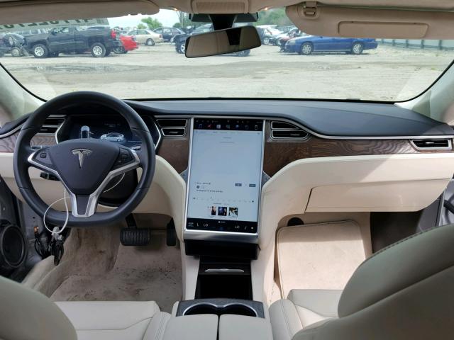 5YJSA1E25HF216915 - 2017 TESLA MODEL S Gümüş foto 9