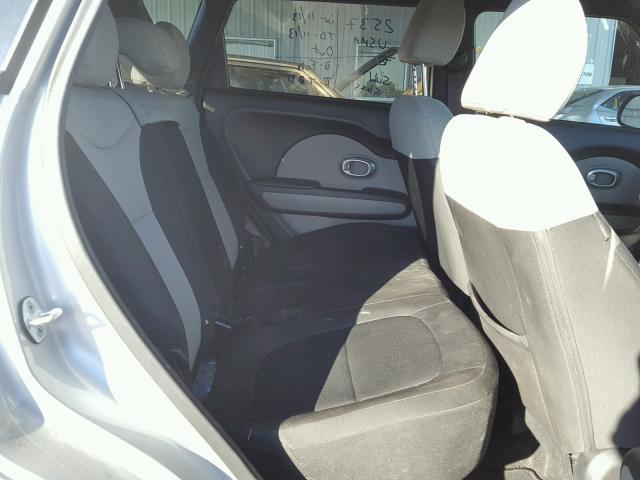 KNDJN2A25E7735296 - 2014 KIA SOUL SILVER photo 6