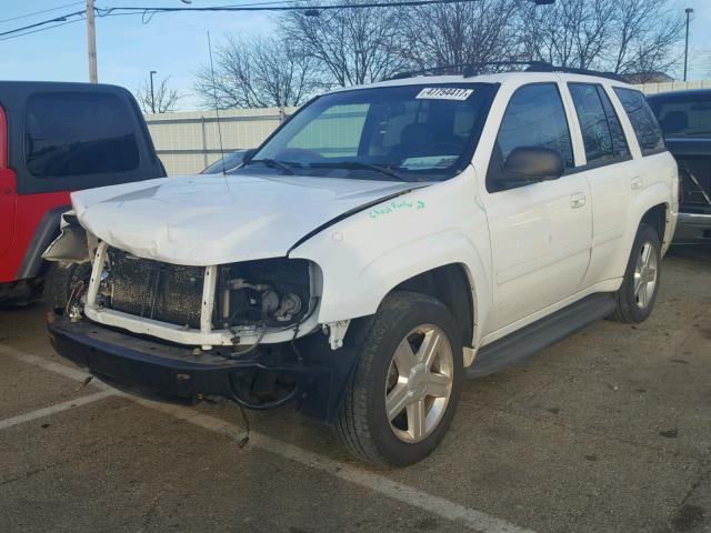 1GNDT13S682253200 - 2008 CHEVROLET TRAILBLAZE WHITE photo 2