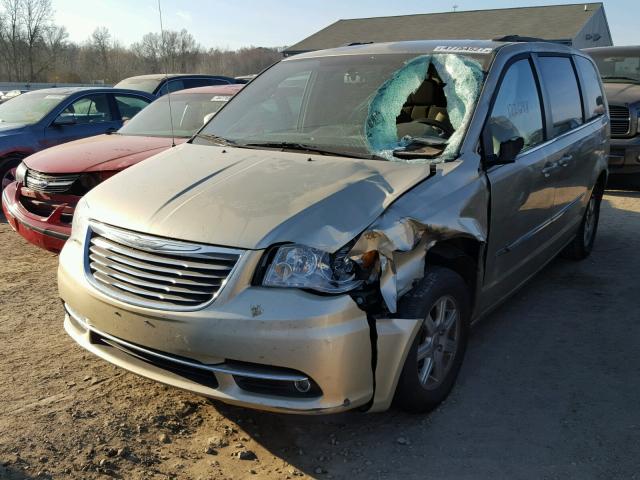 2A4RR5DG2BR747121 - 2011 CHRYSLER TOWN & COU GOLD photo 2