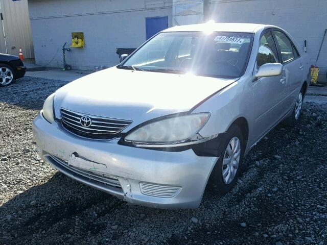 4T1BE32K55U415479 - 2005 TOYOTA CAMRY LE SILVER photo 2