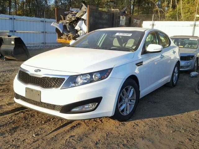 5XXGM4A72DG155045 - 2013 KIA OPTIMA LX WHITE photo 2