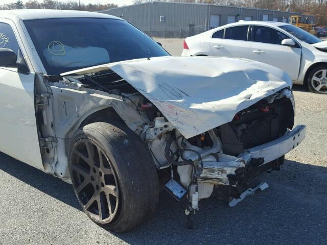 2C3KA63HX6H450144 - 2006 CHRYSLER 300C WHITE photo 9