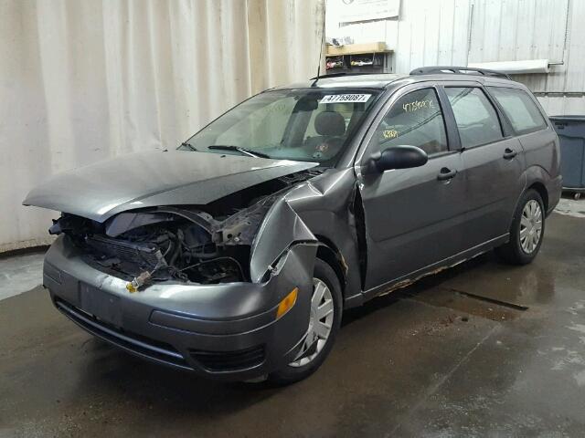 1FAHP36N55W144138 - 2005 FORD FOCUS ZXW SILVER photo 2