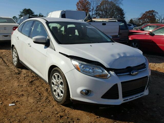 1FAHP3F28CL426469 - 2012 FORD FOCUS SE WHITE photo 1