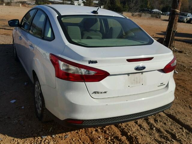 1FAHP3F28CL426469 - 2012 FORD FOCUS SE WHITE photo 3