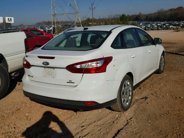 1FAHP3F28CL426469 - 2012 FORD FOCUS SE WHITE photo 4