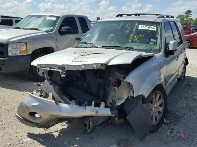 5LMFU27R14LJ25472 - 2004 LINCOLN NAVIGATOR 银色 照片 2