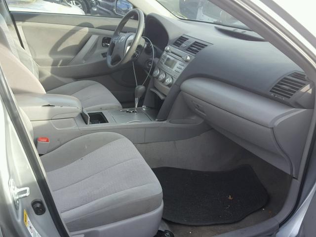 4T1BF3EK1BU211038 - 2011 TOYOTA CAMRY BASE SILVER photo 5