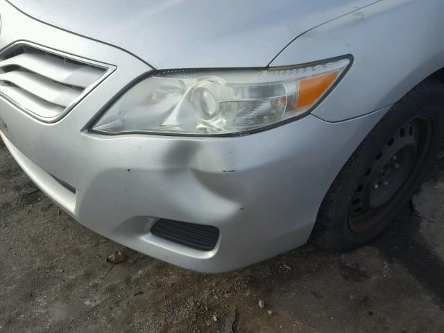 4T1BF3EK1BU211038 - 2011 TOYOTA CAMRY BASE SILVER photo 9