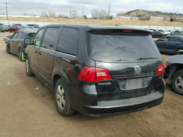 2V4RW3D15AR407691 - 2010 VOLKSWAGEN ROUTAN SE BLACK photo 3