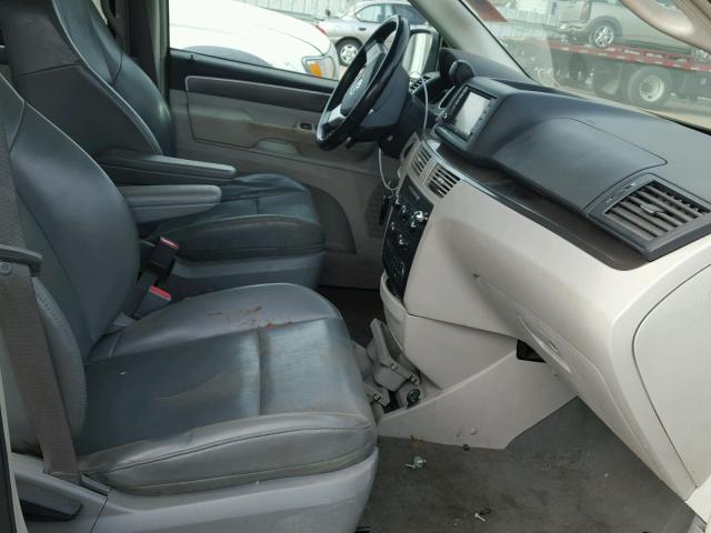 2V4RW3D15AR407691 - 2010 VOLKSWAGEN ROUTAN SE BLACK photo 5