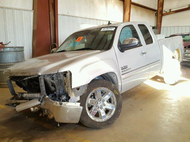 1GTR1VE04DZ407606 - 2013 GMC SIERRA C15 SILVER photo 2