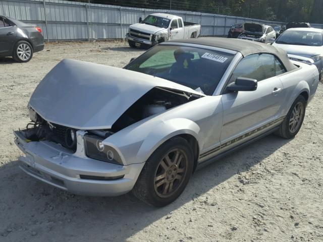 1ZVFT84N765190054 - 2006 FORD MUSTANG WHITE photo 2