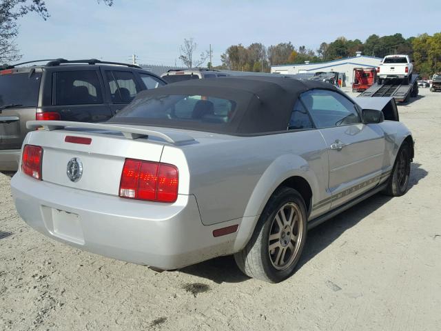 1ZVFT84N765190054 - 2006 FORD MUSTANG WHITE photo 4