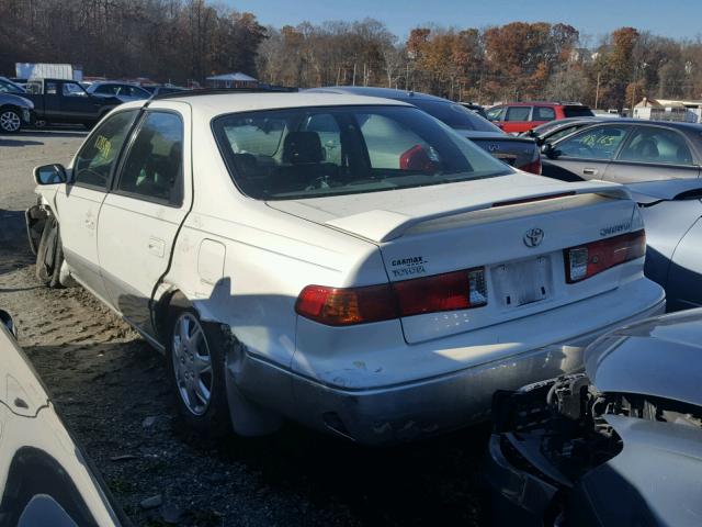 JT2BG22K610542437 - 2001 TOYOTA CAMRY CE WHITE photo 3