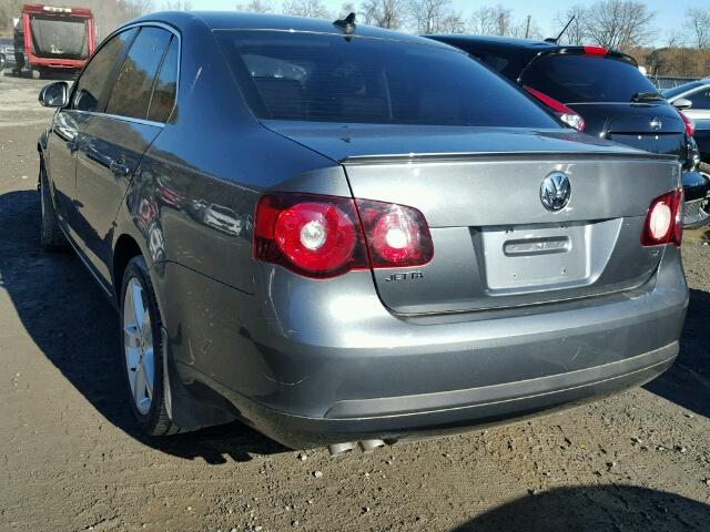 3VWAL7AJ4AM155125 - 2010 VOLKSWAGEN JETTA TDI GRAY photo 3