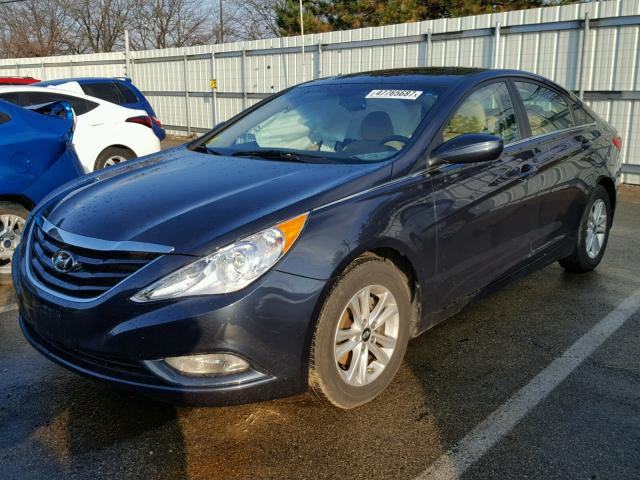 5NPEB4AC4DH800129 - 2013 HYUNDAI SONATA GLS CHARCOAL photo 2