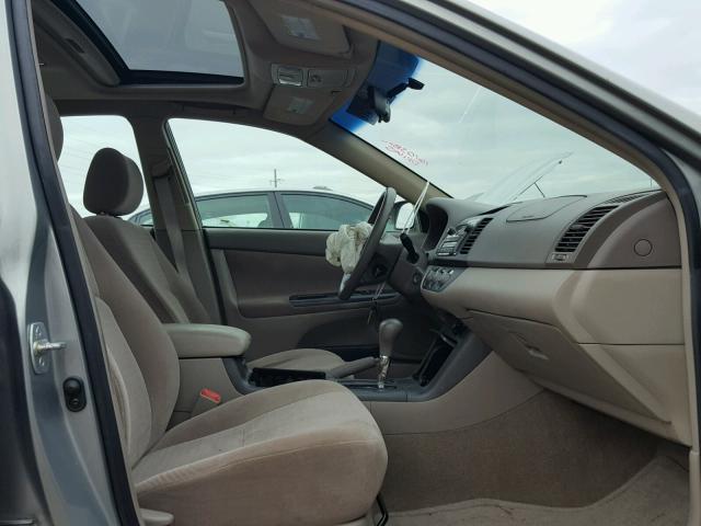 JTDBE32K263059505 - 2006 TOYOTA CAMRY LE 灰色 照片 5
