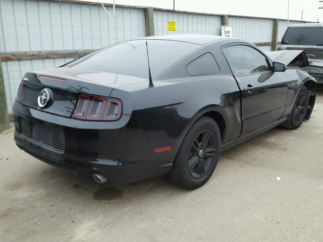 1ZVBP8AM7E5261217 - 2014 FORD MUSTANG BLACK photo 4