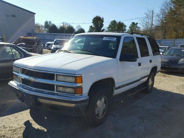 1GNEK13R4XJ328517 - 1999 CHEVROLET TAHOE K150 WHITE photo 2