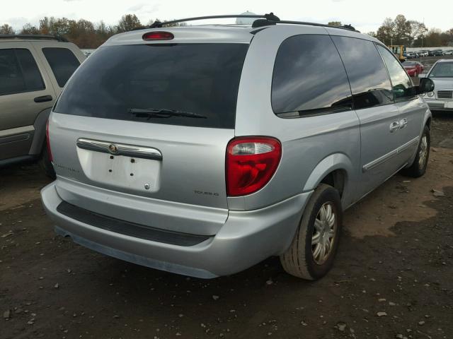 2C8GP54L45R601628 - 2005 CHRYSLER TOWN & COU SILVER photo 4