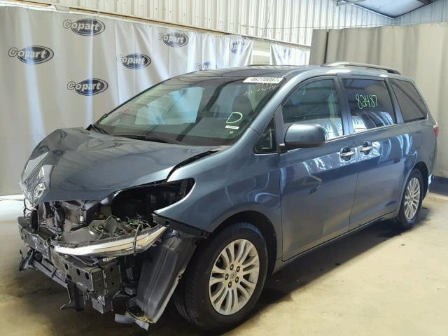 5TDYK3DC8FS594667 - 2015 TOYOTA SIENNA XLE BLUE photo 2