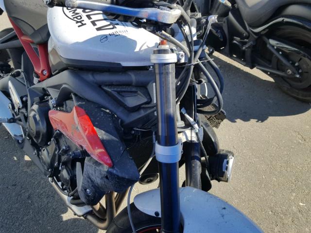 SMTL03NE4HT782365 - 2017 TRIUMPH MOTORCYCLE STREET TRI WHITE photo 9
