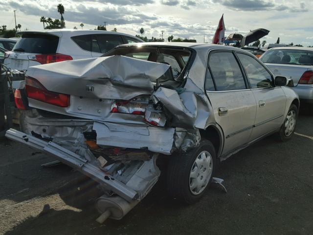 1HGCG5640WA258281 - 1998 HONDA ACCORD LX SILVER photo 4