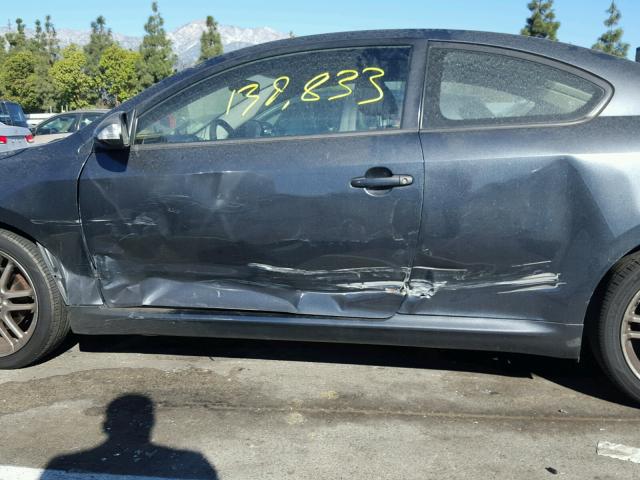 JTKDE177360136765 - 2006 TOYOTA SCION TC 灰色 照片 9