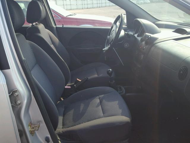 KL1TD66616B600403 - 2006 CHEVROLET AVEO BASE Күміс фото 5