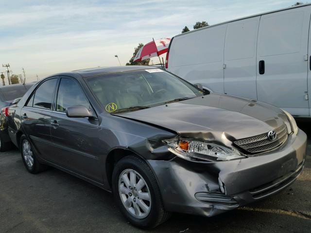 4T1BF30K22U541374 - 2002 TOYOTA CAMRY LE GRAY photo 1