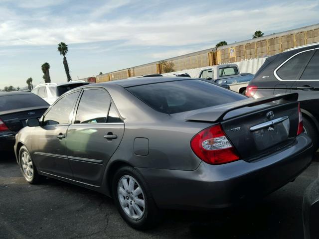 4T1BF30K22U541374 - 2002 TOYOTA CAMRY LE GRAY photo 3