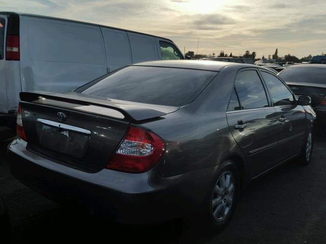 4T1BF30K22U541374 - 2002 TOYOTA CAMRY LE GRAY photo 4